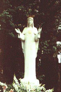 Statua Matki Bożej w Beauraing